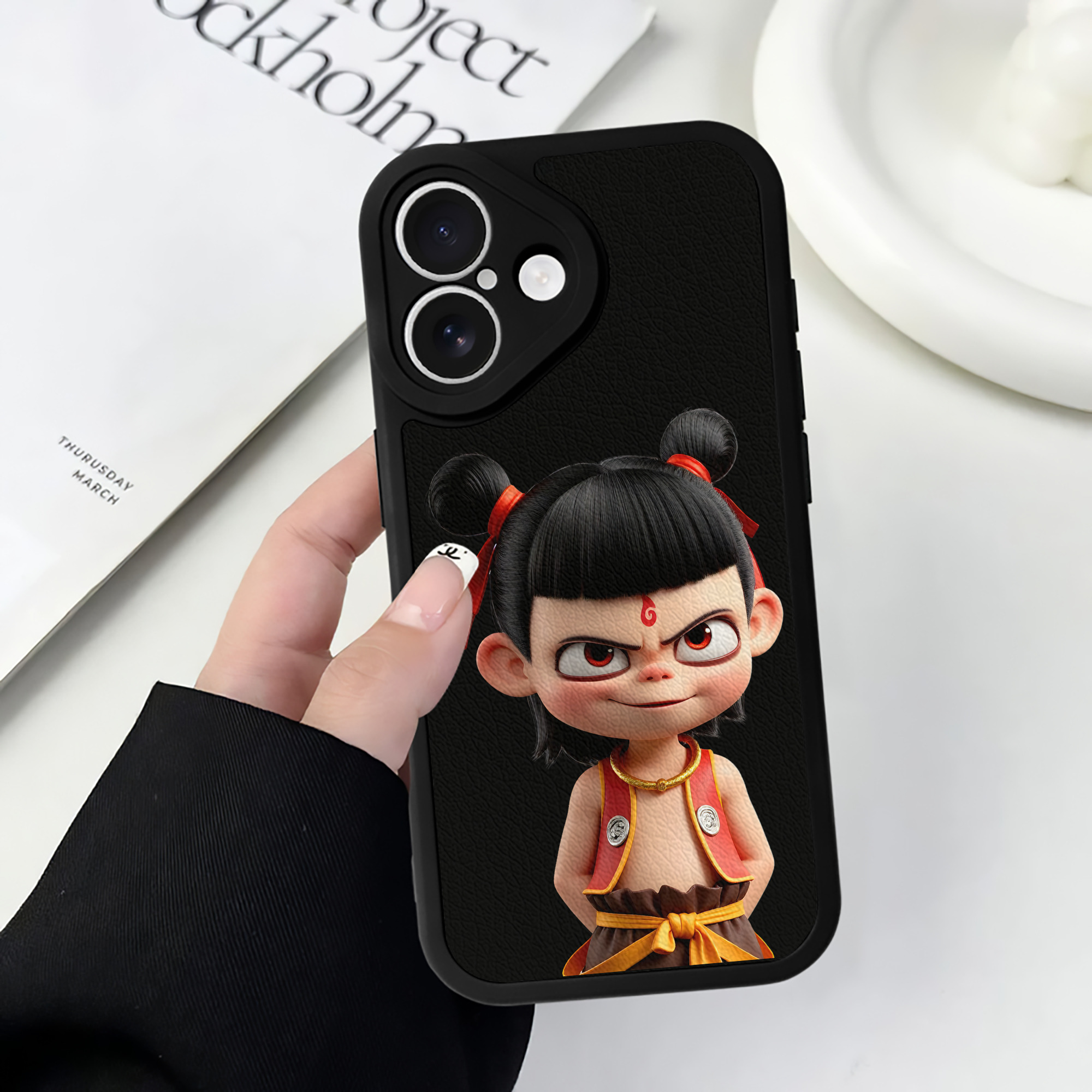 （画像用） Ne Zha 2 ナタ 魔童の大暴れ 【iPhone 16シリーズ対応】シリコンスマホケース（レザー調） 材質：シリコン